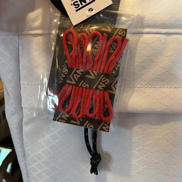 Vans Construct bag. White and black. Can hold a skateboard through the back. NWT - Picture 7 of 16